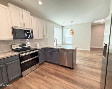 1260 S Amber Street - Photo Thumbnail 9