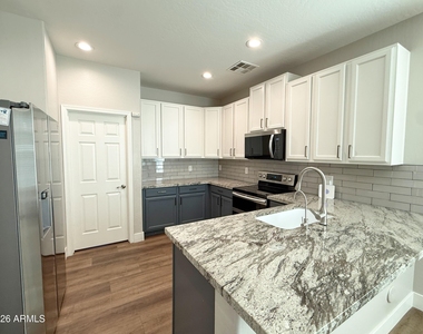 1260 S Amber Street - Photo Thumbnail 8