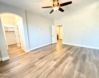 1260 S Amber Street - Photo Thumbnail 11