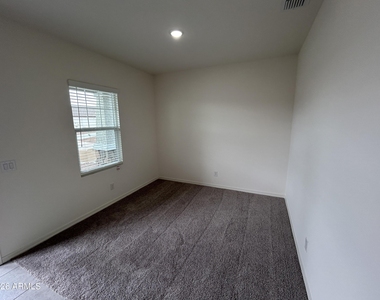 20124 W Palo Verde Drive - Photo Thumbnail 5
