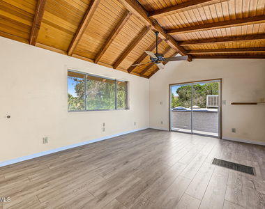 216 E 15th Street - Photo Thumbnail 13