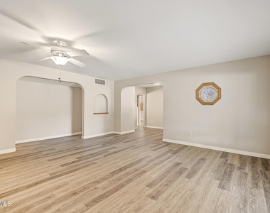 216 E 15th Street - Photo Thumbnail 4