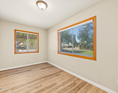 216 E 15th Street - Photo Thumbnail 22