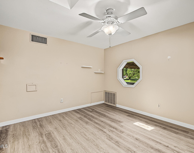216 E 15th Street - Photo Thumbnail 5