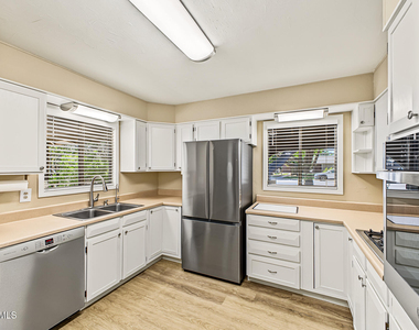 216 E 15th Street - Photo Thumbnail 8