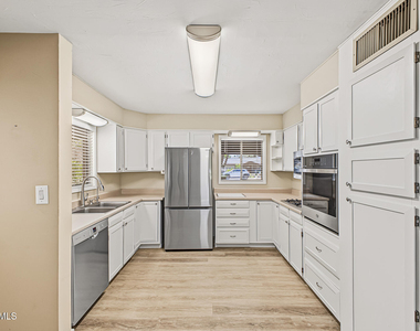 216 E 15th Street - Photo Thumbnail 7