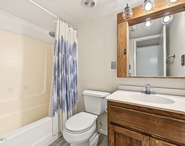 216 E 15th Street - Photo Thumbnail 17