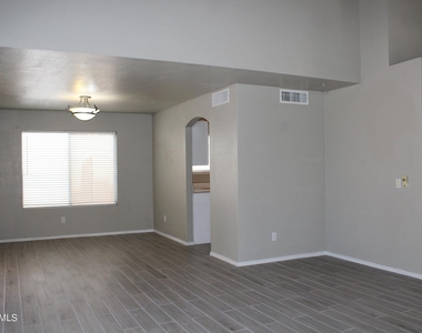7430 W Eva Street - Photo Thumbnail 4