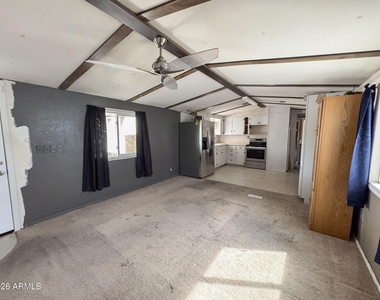 2875 W Foothill Street - Photo Thumbnail 11