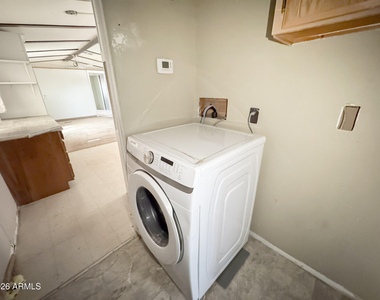 2875 W Foothill Street - Photo Thumbnail 18