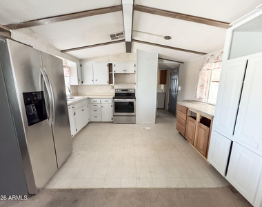 2875 W Foothill Street - Photo Thumbnail 12