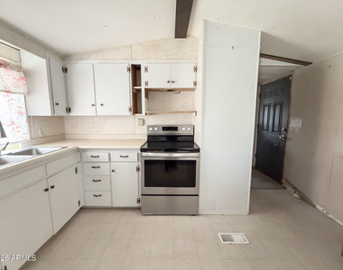 2875 W Foothill Street - Photo Thumbnail 13