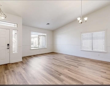 43290 W Griffis Drive - Photo Thumbnail 1