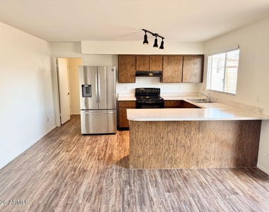 458 W Highland Street - Photo Thumbnail 16