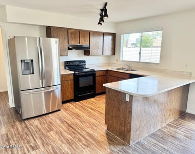 458 W Highland Street - Photo Thumbnail 17