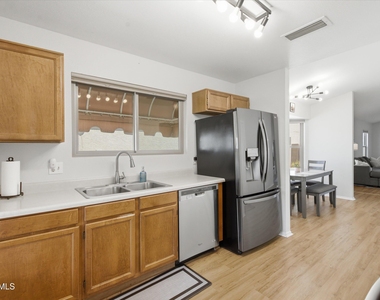 8839 W Bluefield Avenue - Photo Thumbnail 11