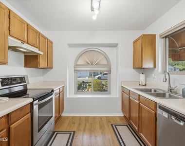 8839 W Bluefield Avenue - Photo Thumbnail 9