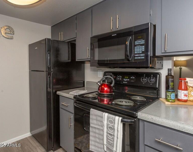 9415 N 99th Avenue - Photo Thumbnail 4