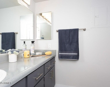 9415 N 99th Avenue - Photo Thumbnail 6