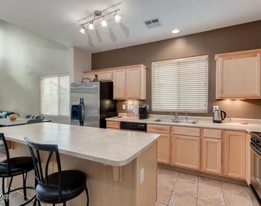 44327 W Oster Drive - Photo Thumbnail 5