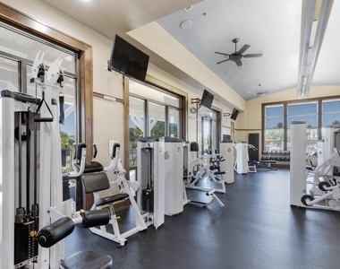 44327 W Oster Drive - Photo Thumbnail 13