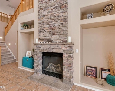 44327 W Oster Drive - Photo Thumbnail 4