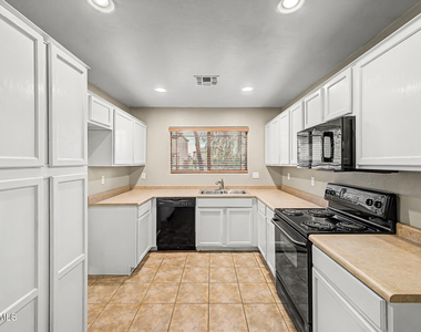 17 W Desert Vista Trail - Photo Thumbnail 9