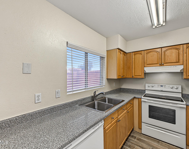 3330 S Parkside Drive - Photo Thumbnail 11