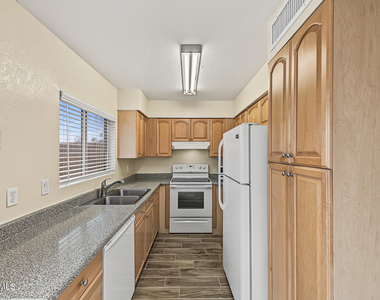3330 S Parkside Drive - Photo Thumbnail 9