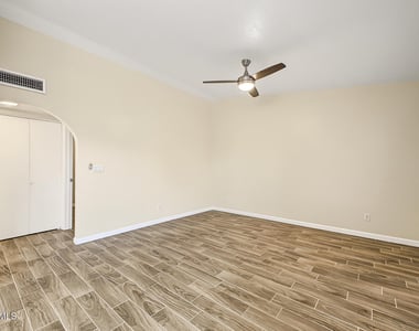 3330 S Parkside Drive - Photo Thumbnail 5