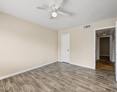 3330 S Parkside Drive - Photo Thumbnail 15