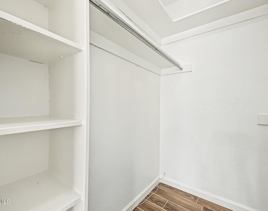 3330 S Parkside Drive - Photo Thumbnail 16