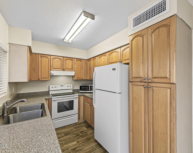 3330 S Parkside Drive - Photo Thumbnail 10