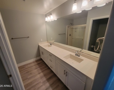 2821 S Skyline Drive - Photo Thumbnail 13