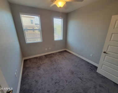 2821 S Skyline Drive - Photo Thumbnail 15