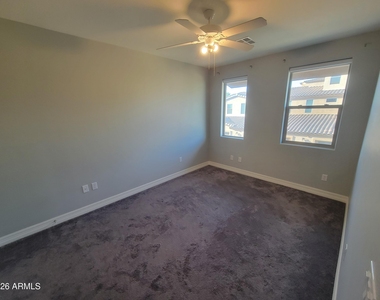 2821 S Skyline Drive - Photo Thumbnail 16