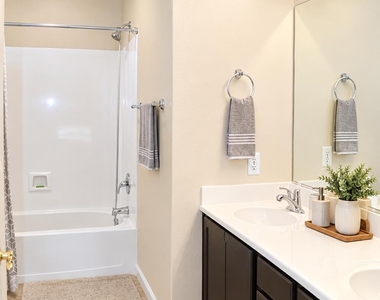 9982 N 86th Lane - Photo Thumbnail 8