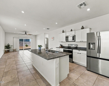 35672 W San Ildefanso Avenue - Photo Thumbnail 1