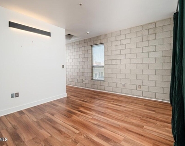 537 E Willetta Street - Photo Thumbnail 4