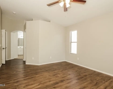 3352 E Chickadee Road - Photo Thumbnail 3