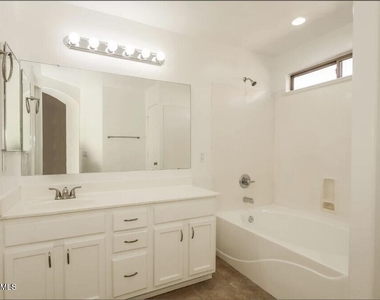 3352 E Chickadee Road - Photo Thumbnail 4
