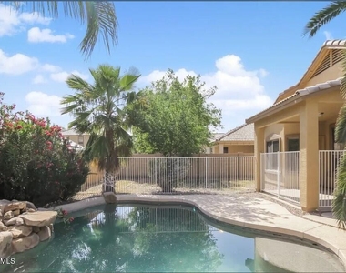 3352 E Chickadee Road - Photo Thumbnail 5