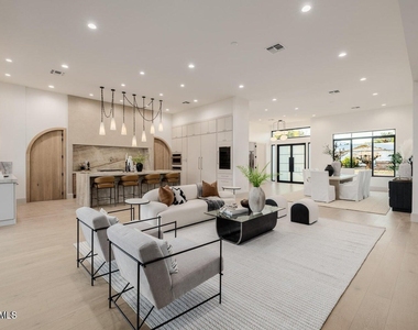 3301 E Elm Street - Photo Thumbnail 5