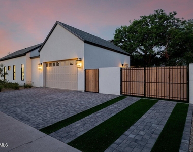 3301 E Elm Street - Photo Thumbnail 33