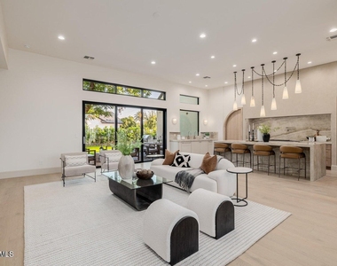 3301 E Elm Street - Photo Thumbnail 4