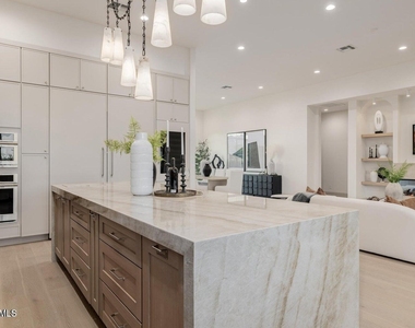 3301 E Elm Street - Photo Thumbnail 8