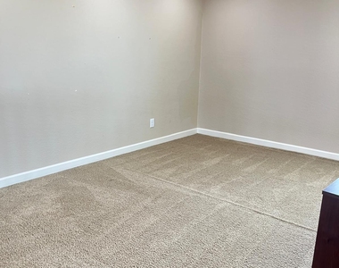 7540 W Marconi Avenue - Photo Thumbnail 39