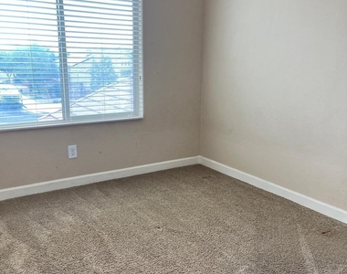 7540 W Marconi Avenue - Photo Thumbnail 58