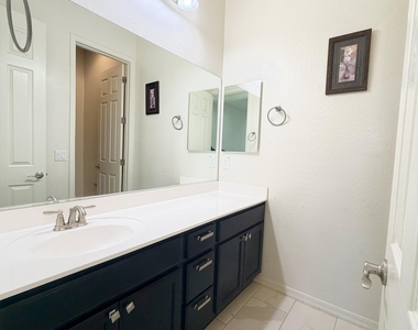 1083 E Holland Park Drive - Photo Thumbnail 8