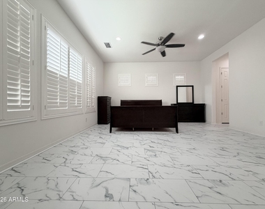 1083 E Holland Park Drive - Photo Thumbnail 5